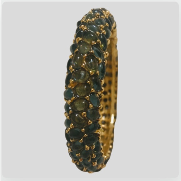 Kenneth Jay Lane this bangle consists of oval-shaped dark bluish crystals - Picture 5 of 9